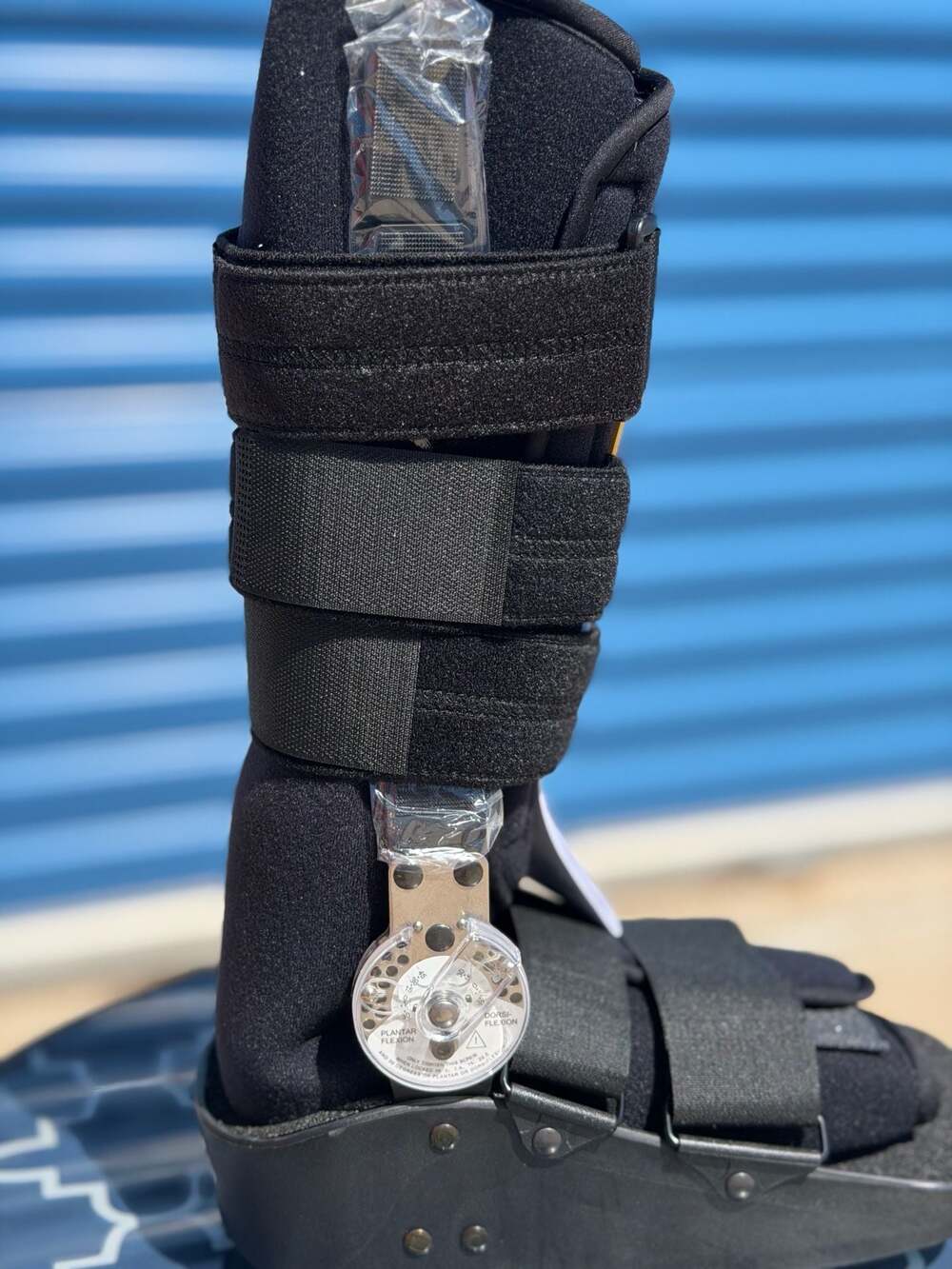 NEW DonJoy Maxtrax ROM Air Walker Boot, Size Medium
